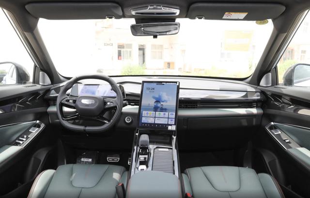 好看、好開還智能，優惠后8.78萬起步的吉利新博越，能否讓你滿意-有駕