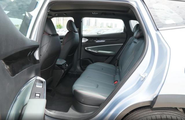 好看、好開還智能，優惠后8.78萬起步的吉利新博越，能否讓你滿意-有駕