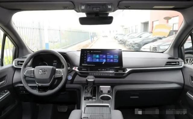 豐田高頂賽那震撼上市，46.8萬起售，2.5L混動+升頂變床設計-有駕