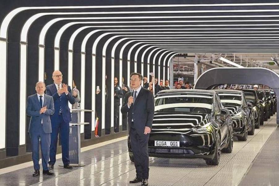 特斯拉年度成績(jī)單!拿下2個(gè)世界第一,新能源汽車(chē)銷(xiāo)量?jī)H輸一廠商