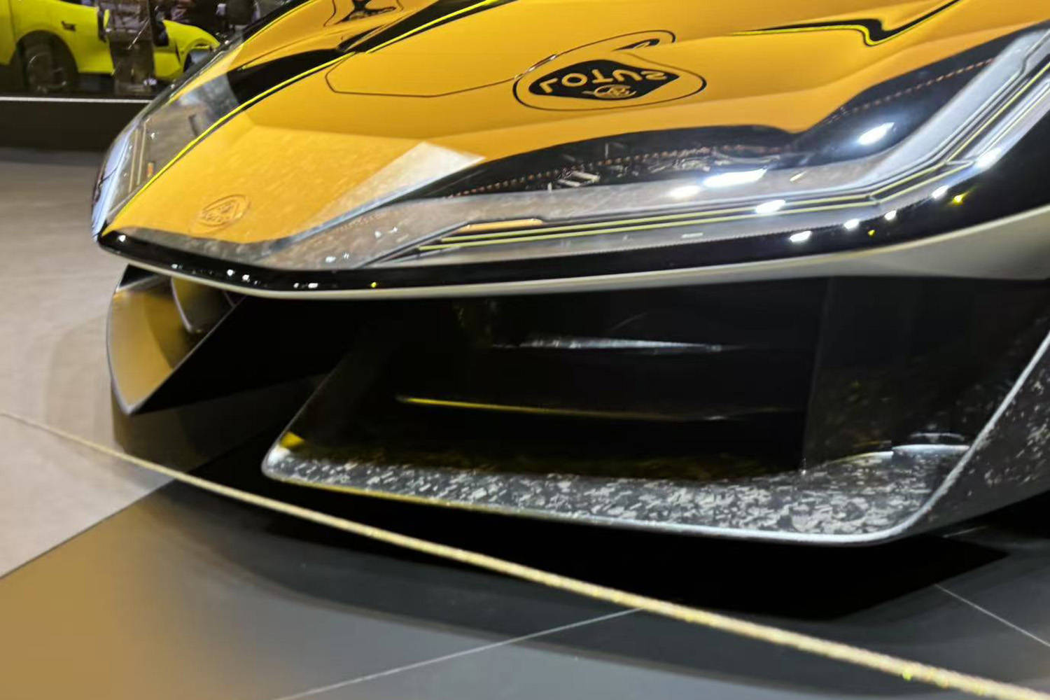 蓮花跑車(chē)Theory 1驚艷亮相2025上海車(chē)展前夕,性能強(qiáng)悍引期待!