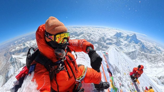 科技賦能極限挑戰(zhàn):華為WATCH Ultimate非凡探索陪伴張京完成珠峰滑降壯舉