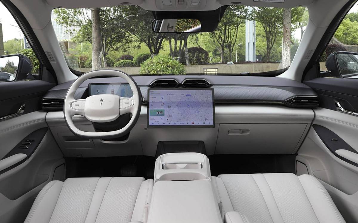 12萬預(yù)算買純電SUV,非元PLUS不可?神龍示界06了解下