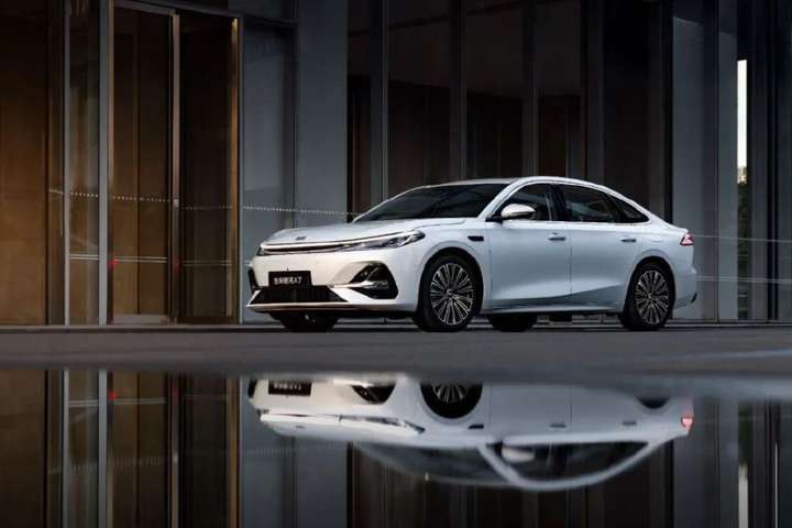 殺瘋了,吉利半年狂賣(mài)140.9萬(wàn)輛,比亞迪還坐得住嗎?