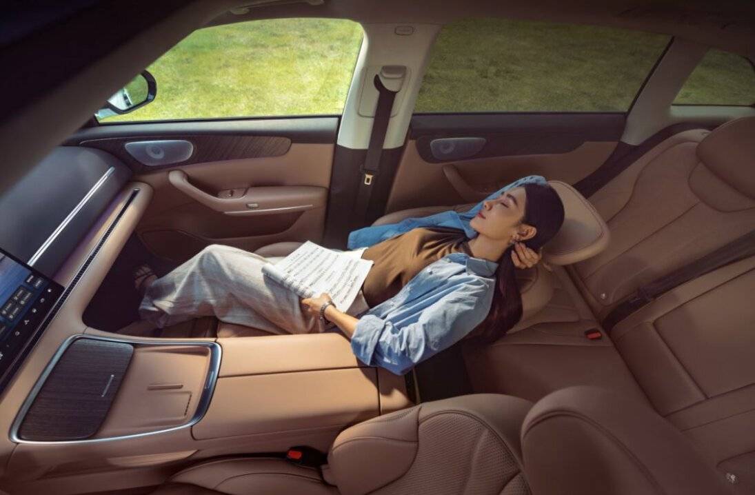 中國(guó)品牌換道超車(chē)密碼:藏在零跑C11里的變與不變