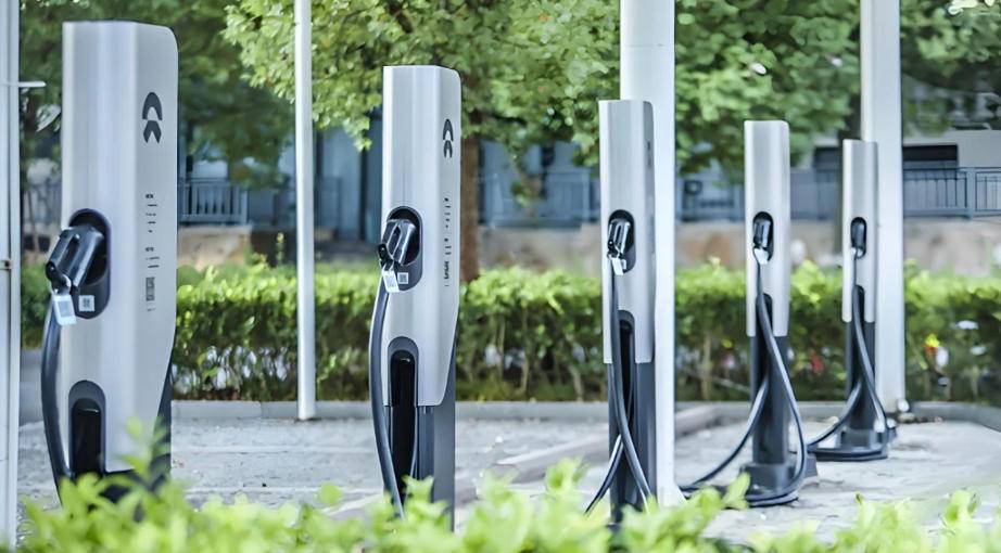 車企自建電樁無差別開放,“蔚小理”最受傷?