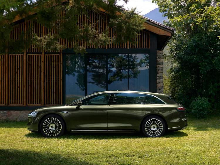 鴻蒙智行連發3款重磅新勢力汽車!