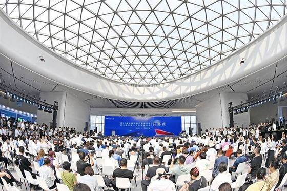 第七屆一汽紅旗嘉年華盛大啟幕 好車+好價 “紅”動汽車城