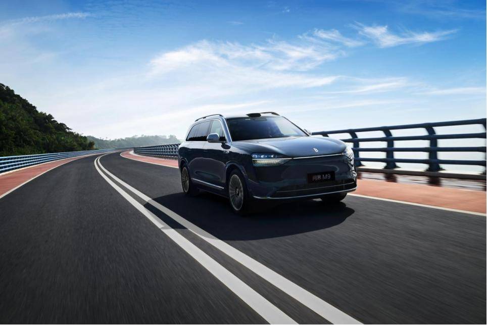 從顛覆到引領(lǐng):問界M9重構(gòu)中國高端市場的三重密碼