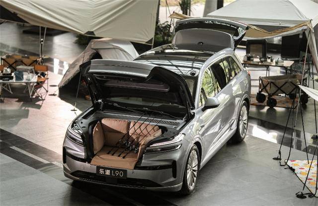 坐在樂道L90前備艙釣魚是偽需求嗎?