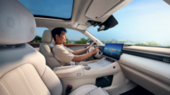 全新嵐圖FREE+在日前上市了,新車共推出后驅乾崑版、四驅乾崑版和四驅運動定制版三個版型,市場指導價21.99萬元起