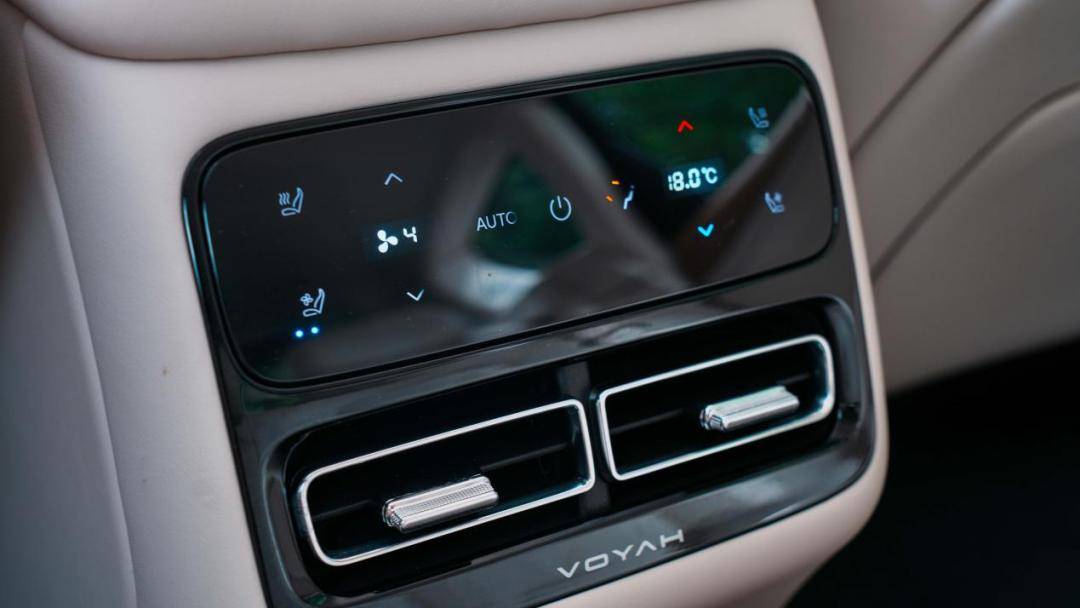 理想L6給不了的,嵐圖FREE+給,理想L6照顧不到的,嵐圖FREE+照顧