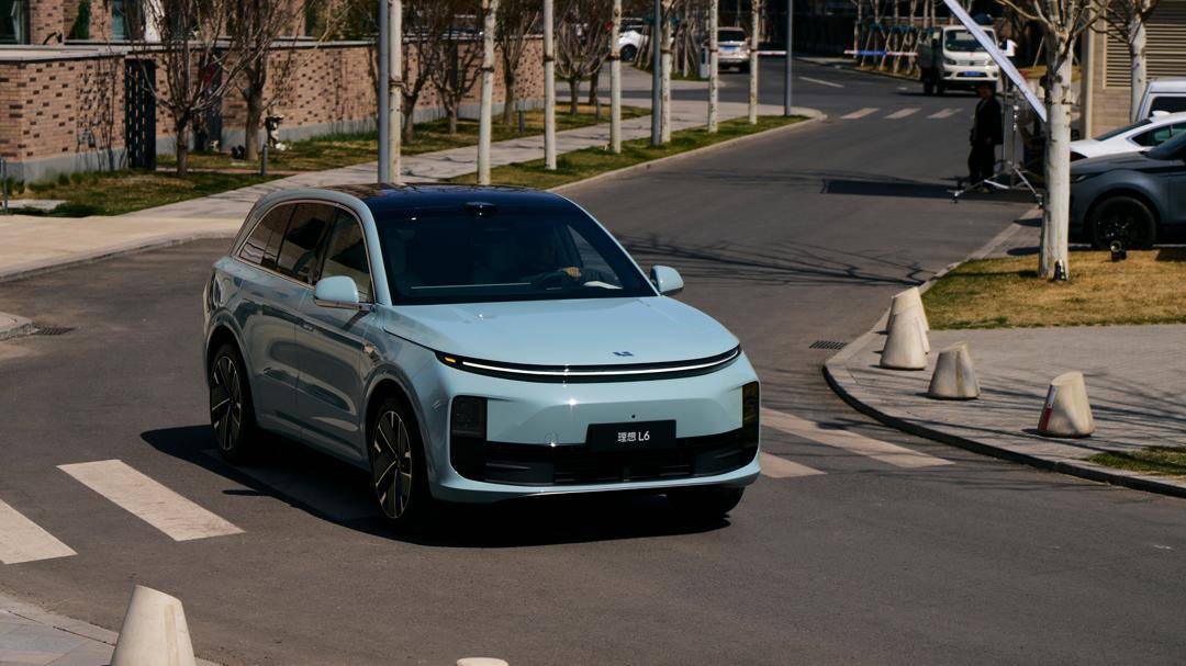 理想L6給不了的,嵐圖FREE+給,理想L6照顧不到的,嵐圖FREE+照顧