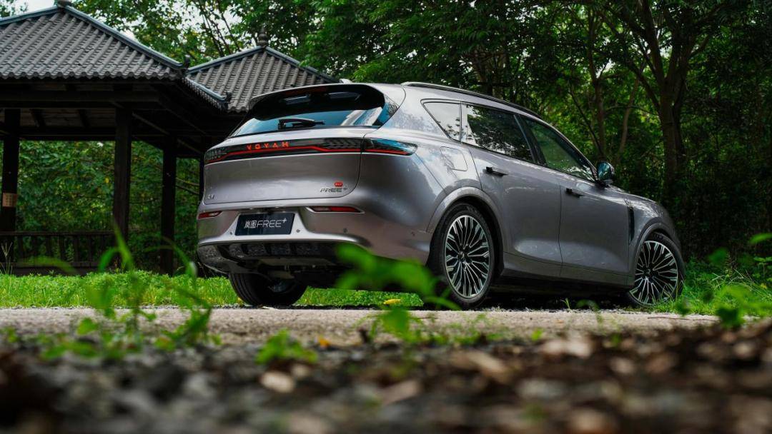 理想L6給不了的,嵐圖FREE+給,理想L6照顧不到的,嵐圖FREE+照顧