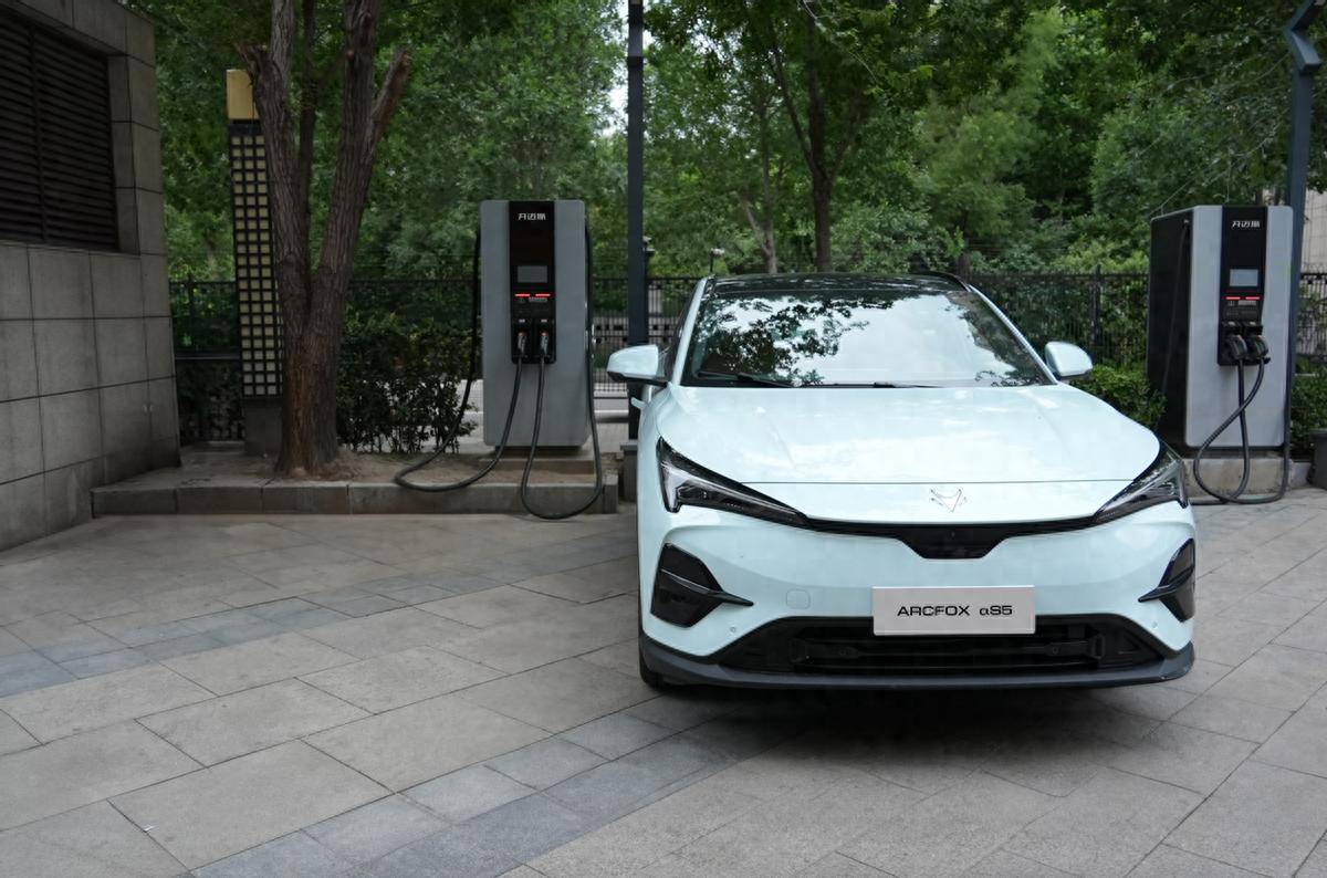 破孤島,織大網(wǎng):極狐開啟充電生態(tài)共贏新時(shí)代