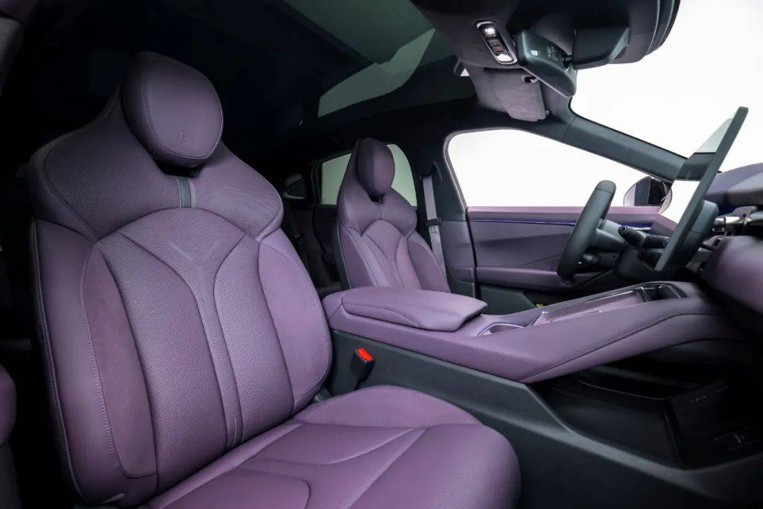 全新小鵬P7正式亮相并開啟預(yù)訂