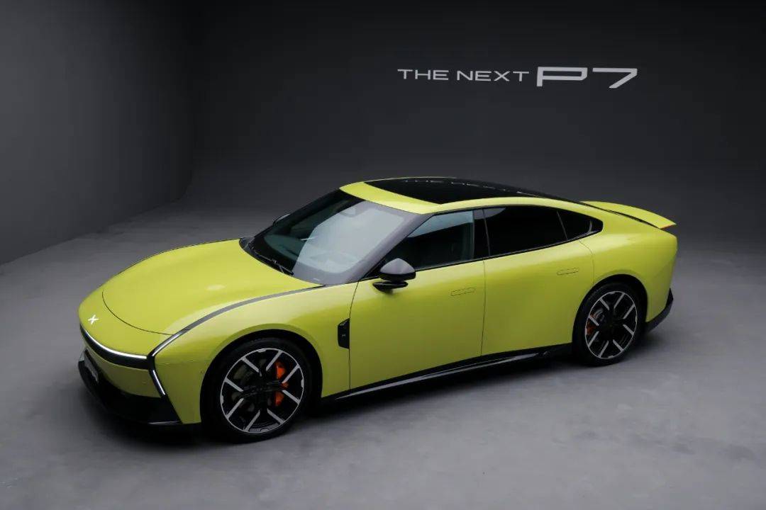 全新小鵬P7正式亮相并開啟預(yù)訂