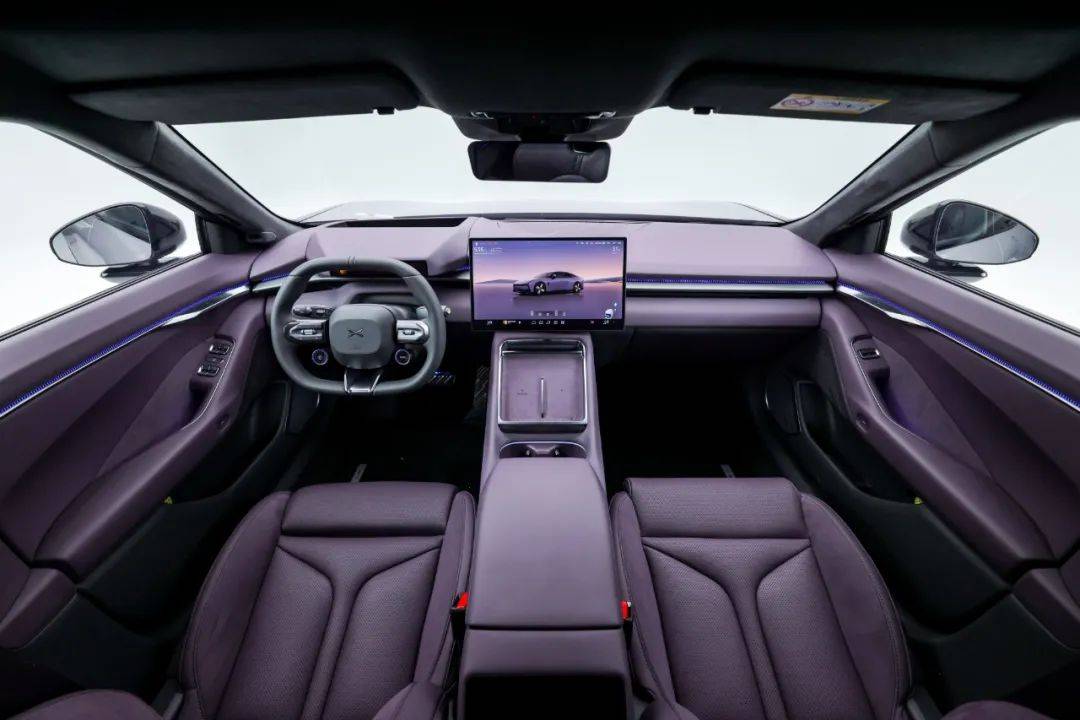 全新小鵬P7正式亮相并開啟預(yù)訂