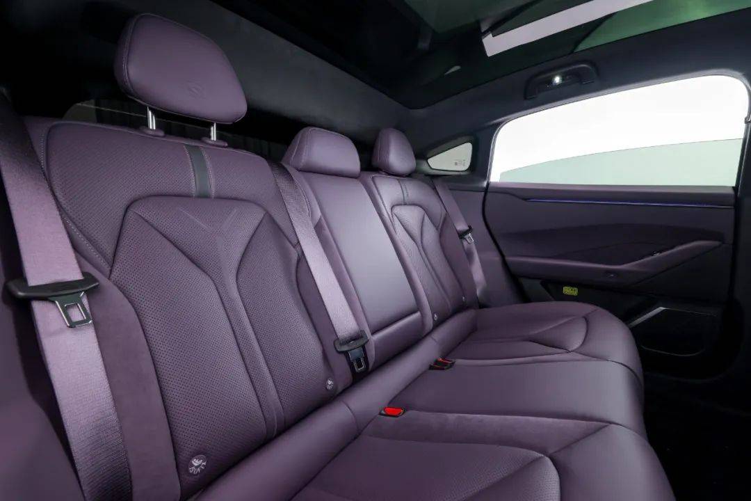 全新小鵬P7正式亮相并開啟預(yù)訂