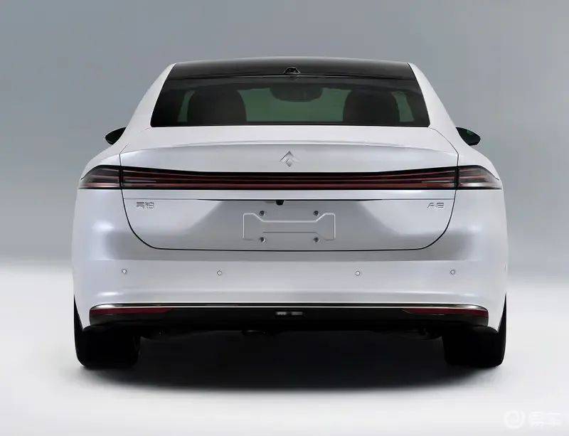 華為傻眼了 首張L3級(jí)牌照發(fā)給了A8增程版