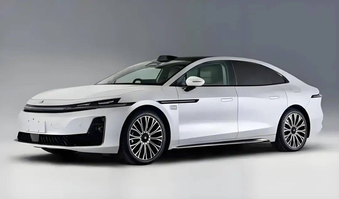 華為傻眼了 首張L3級(jí)牌照發(fā)給了A8增程版