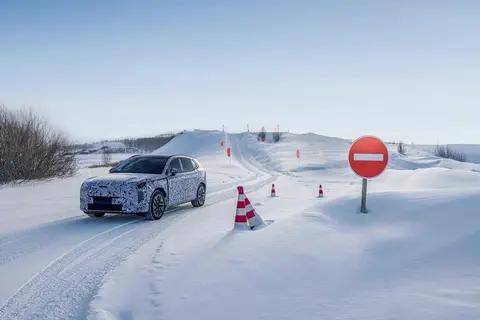 解析沃爾沃XC70「超混」,如何定義豪華新基準(zhǔn)?