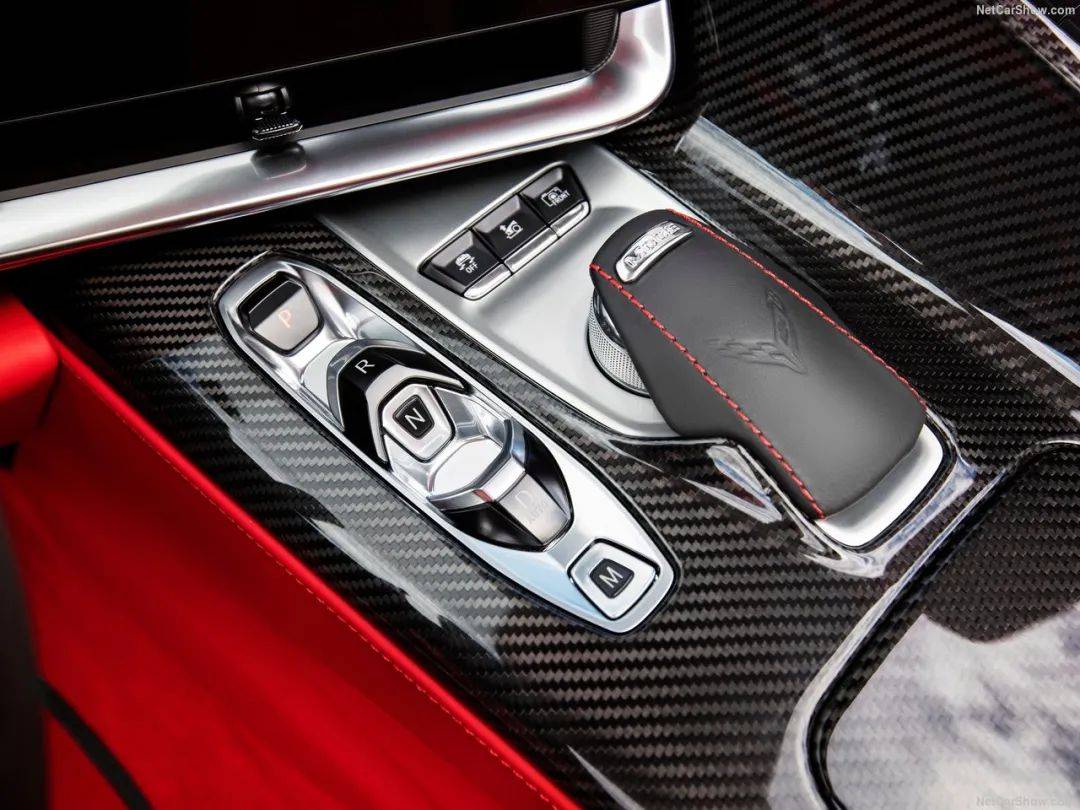 上千臺老款克爾維特Z06砸手里,只能給新款與更強(qiáng)的ZR1X讓位