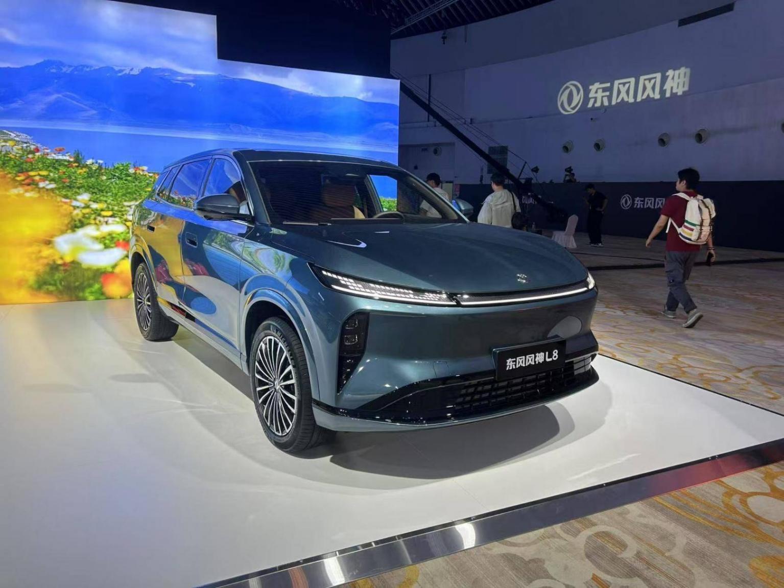 東風風神L8預售價12.99萬起:舒適牌能否撼動混動SUV市場格局?