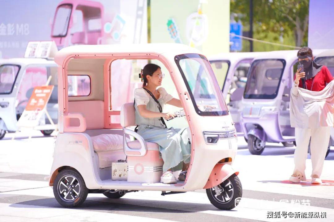 一場金粉節 驚起三座城!金彭休三+萬達廣場奏響休三旺季最強音!