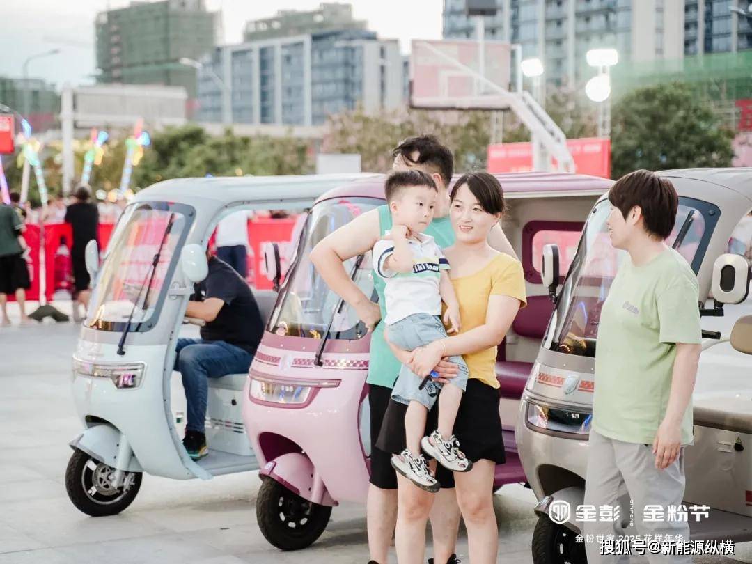 一場金粉節 驚起三座城!金彭休三+萬達廣場奏響休三旺季最強音!