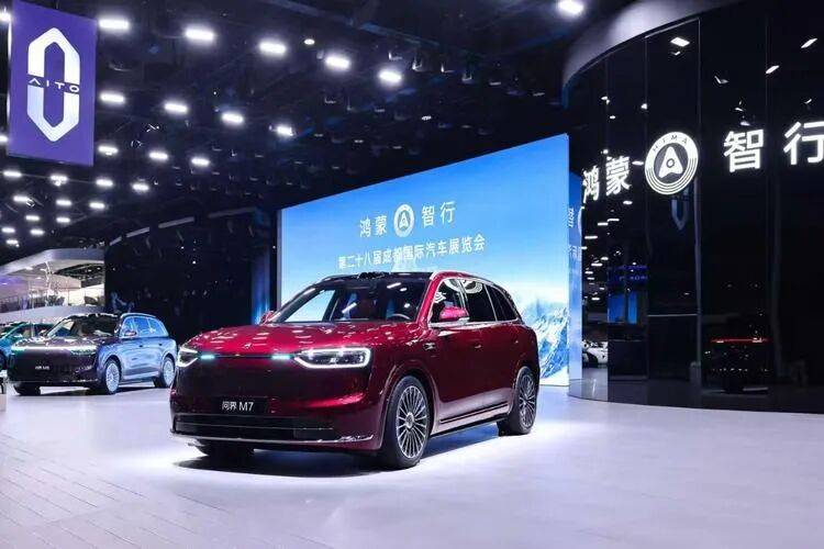 價格相差10萬 全新問界M7比M8少了啥