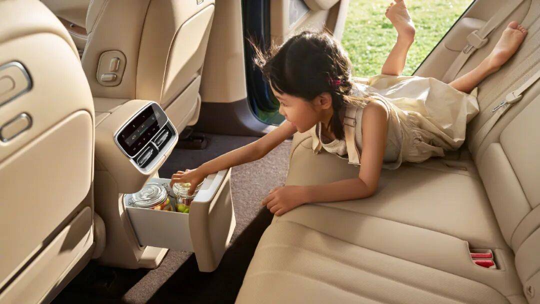 價格相差10萬 全新問界M7比M8少了啥