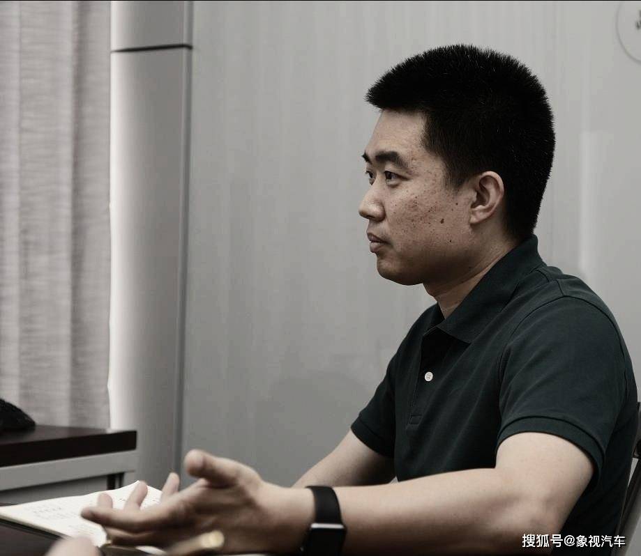 李想成2025年最慘的人?理想銷量崩盤,護(hù)城河垮塌