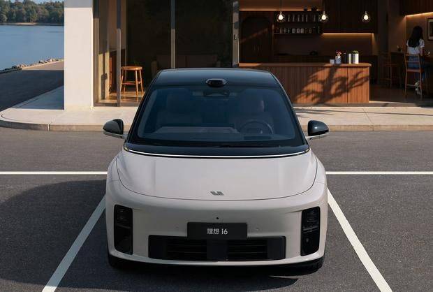 理想i6內飾首曝:延續家族設計語言,9月正式上市交付