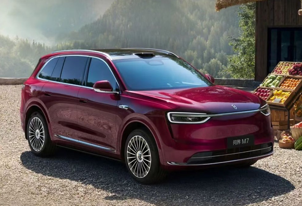 全新問界M7預訂開啟后,華為商城和鴻蒙智行小程序一度崩潰,開啟預訂10分鐘后小訂突破2萬臺,1小時突破10萬臺 服務器崩了!新問界M7要賣爆?