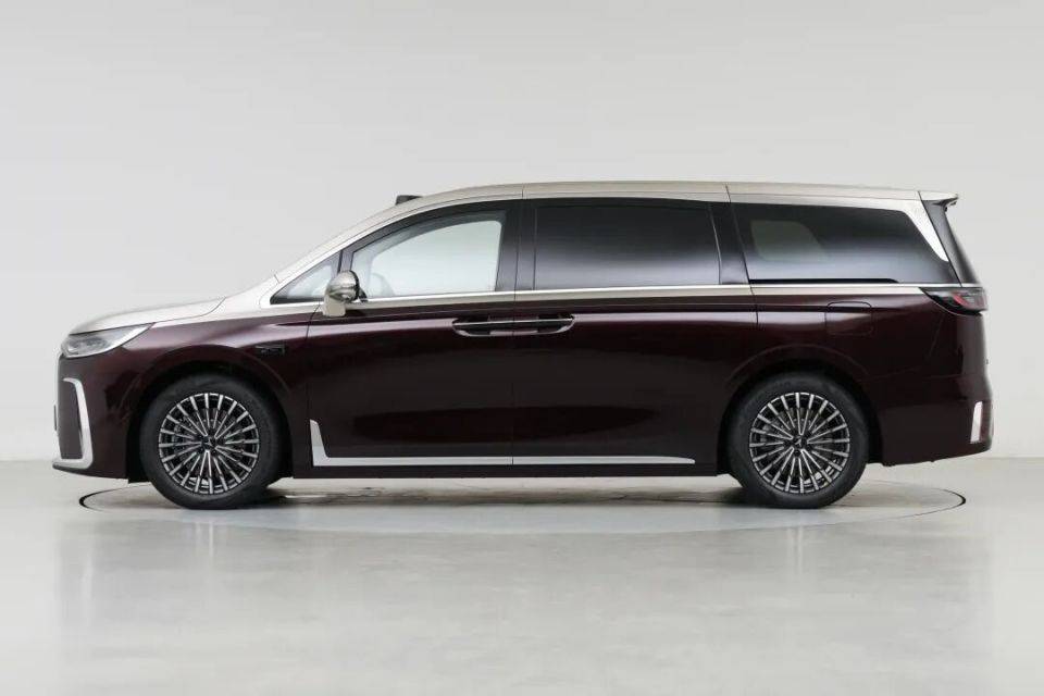 2026款嵐圖夢想家售32.99萬起,800V+5C快充