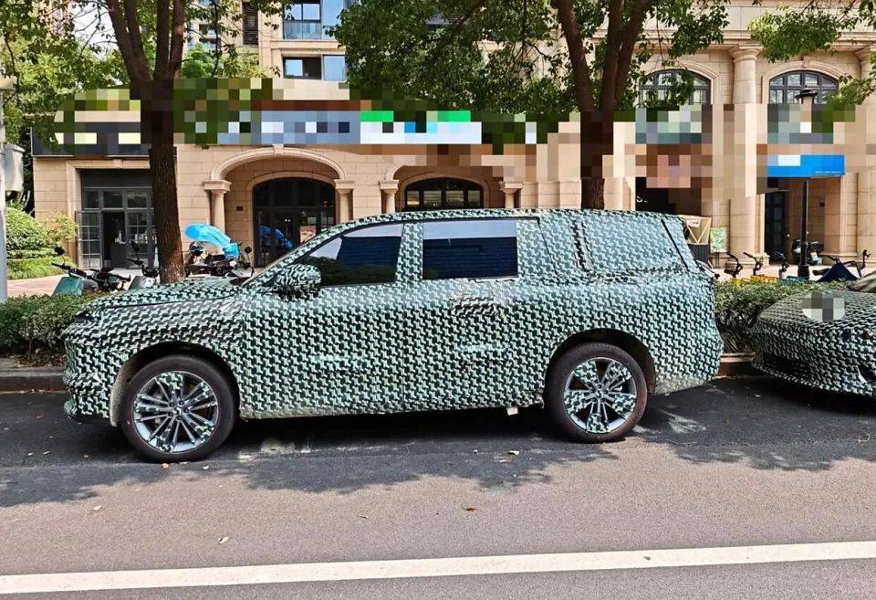 零跑D19外觀曝光,大餅輪圈,全新動力技術