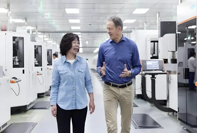 OpenAI與立訊精密簽署協議,將共同打造一款消費級設備,這將是OpenAI第一次AI硬件嘗試,而立訊精密則會成為這款設備的第一個中國合作商