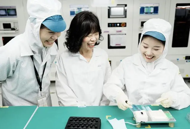 OpenAI與立訊精密簽署協議,將共同打造一款消費級設備,這將是OpenAI第一次AI硬件嘗試,而立訊精密則會成為這款設備的第一個中國合作商