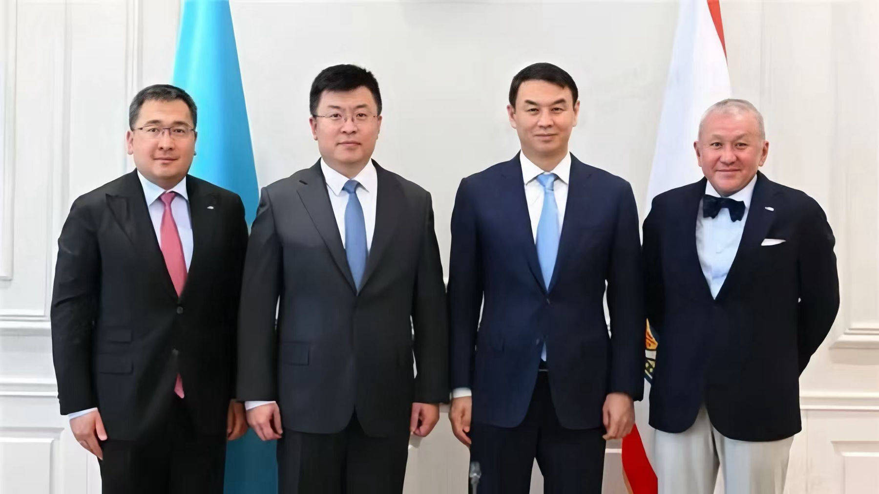 搭載CTC電池底盤(pán)一體化技術(shù) 哈薩克斯坦首批比亞迪電動(dòng)大巴下線(xiàn)