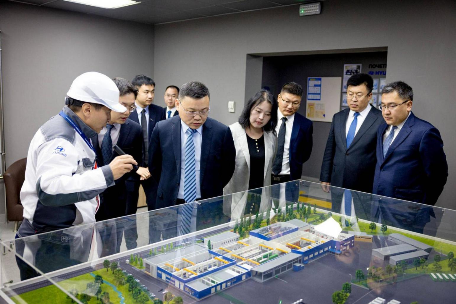 搭載CTC電池底盤(pán)一體化技術(shù) 哈薩克斯坦首批比亞迪電動(dòng)大巴下線(xiàn)