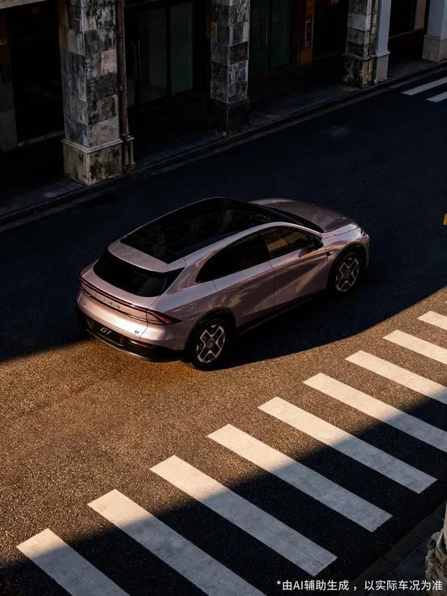 小鵬汽車今日宣布,小鵬 G7 官方改色上新“寵粉色”,并發布 AI 輔助生成海報